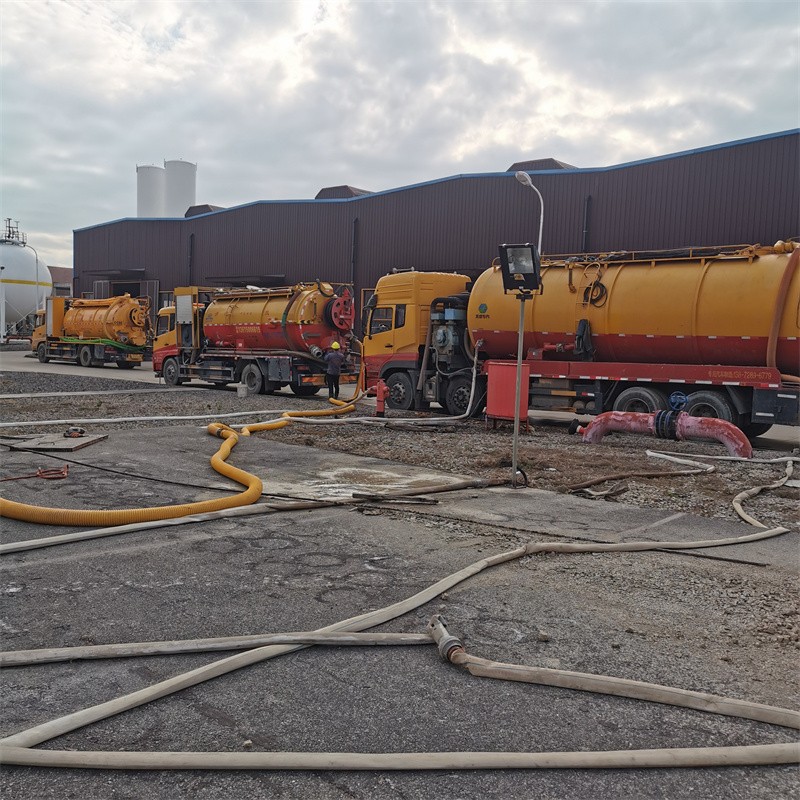 三才镇污水池清理