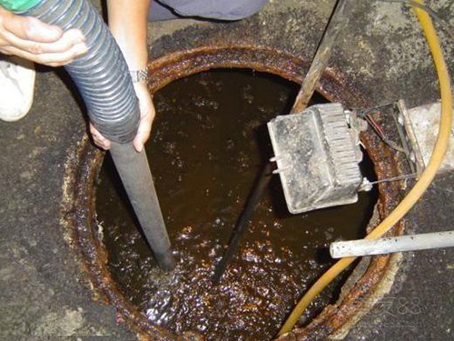 三才镇隔油池清理