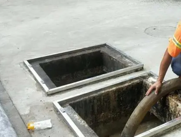 三才镇化粪池清理