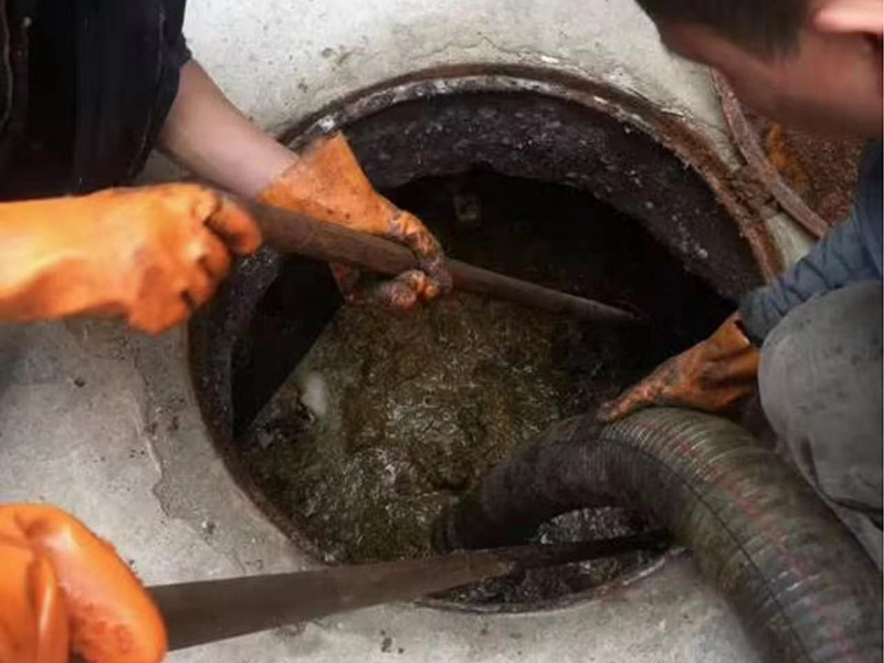 三才镇清理化粪池时如何避免沼气的危害?